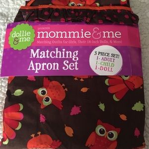 NEW. Mommie & Me & Doll 3 piece Apron Set